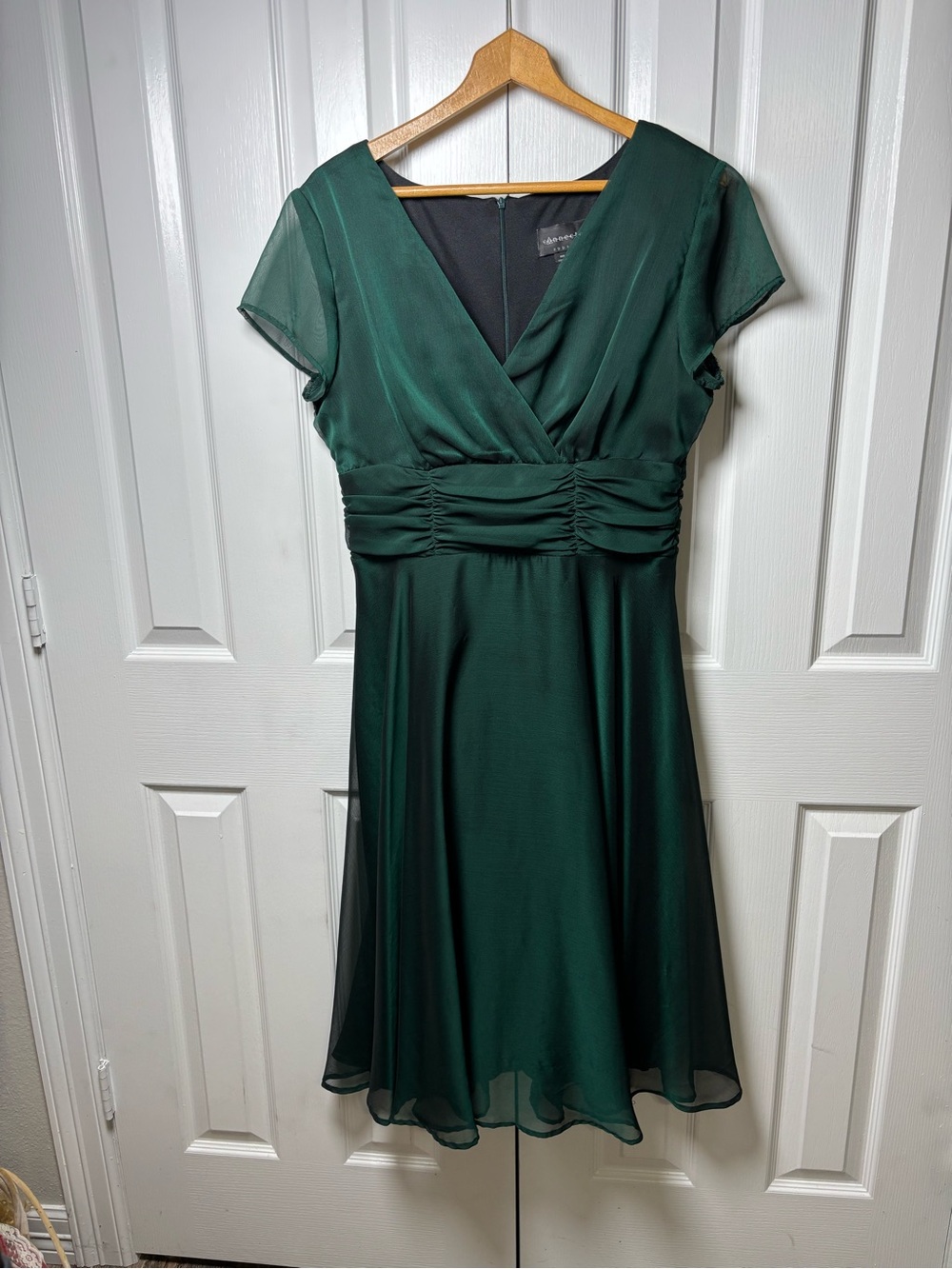 Emerald Green Chiffon Fit & Flare Cocktail Dress Ruched Waist Size 14 Midi - Picture 2 of 6